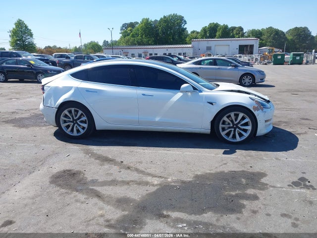 44746951 :رقم المزاد ، 5YJ3E1EA8JF164606 vin ، 2018 Tesla Model 3 Long Range/mid Range مزاد بيع