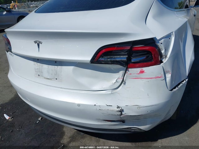 44746951 :رقم المزاد ، 5YJ3E1EA8JF164606 vin ، 2018 Tesla Model 3 Long Range/mid Range مزاد بيع