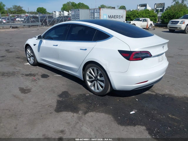 44746951 :رقم المزاد ، 5YJ3E1EA8JF164606 vin ، 2018 Tesla Model 3 Long Range/mid Range مزاد بيع
