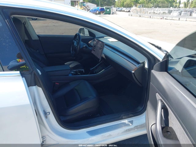 44746951 :رقم المزاد ، 5YJ3E1EA8JF164606 vin ، 2018 Tesla Model 3 Long Range/mid Range مزاد بيع