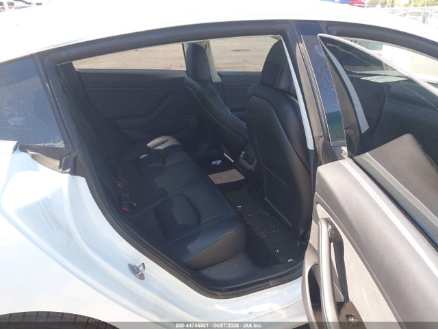 44746951 :رقم المزاد ، 5YJ3E1EA8JF164606 vin ، 2018 Tesla Model 3 Long Range/mid Range مزاد بيع
