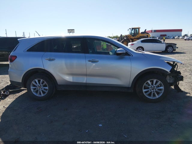 Auction sale of the 2019 Kia Sorento 2.4l Lx, vin: 5XYPG4A35KG576769, lot number: 44747041