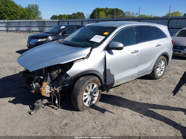 Auction sale of the 2019 Kia Sorento 2.4l Lx, vin: 5XYPG4A35KG576769, lot number: 44747041