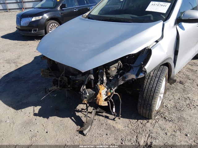 Auction sale of the 2019 Kia Sorento 2.4l Lx, vin: 5XYPG4A35KG576769, lot number: 44747041