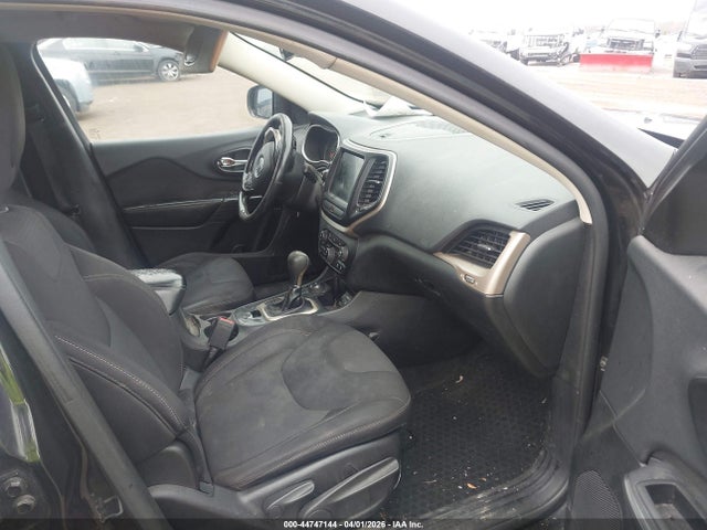 2015 Jeep Cherokee Latitude მანქანა იყიდება აუქციონზე, vin: 1C4PJMCB7FW665614, აუქციონის ნომერი: 44747144