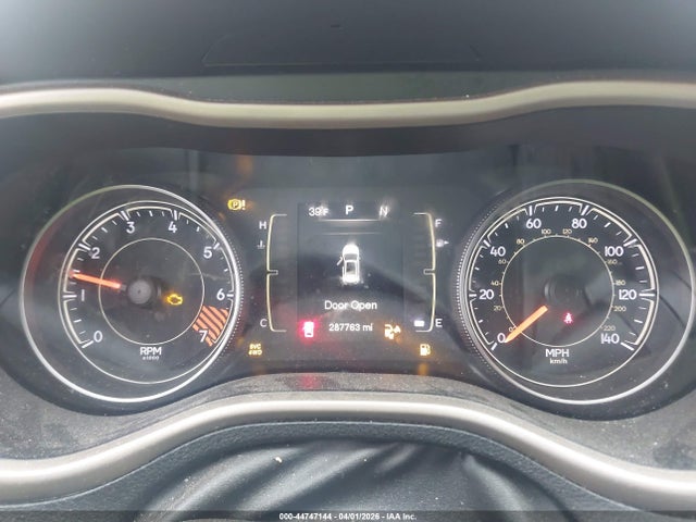 2015 Jeep Cherokee Latitude მანქანა იყიდება აუქციონზე, vin: 1C4PJMCB7FW665614, აუქციონის ნომერი: 44747144