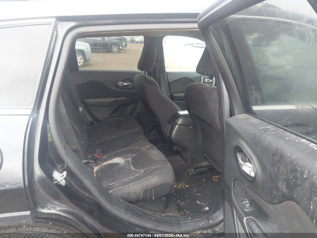 2015 Jeep Cherokee Latitude მანქანა იყიდება აუქციონზე, vin: 1C4PJMCB7FW665614, აუქციონის ნომერი: 44747144