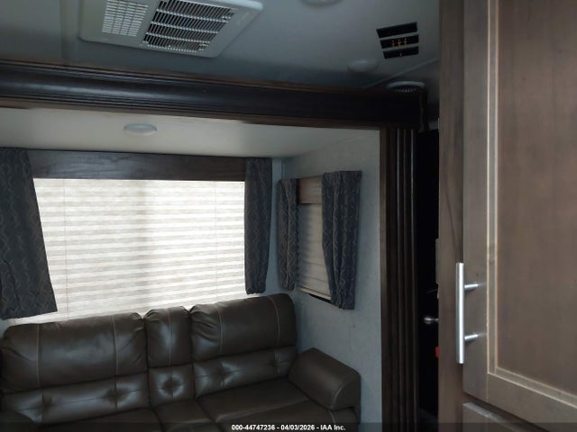 2019 Cherokee Forest River მანქანა იყიდება აუქციონზე, vin: 4X4TCKF29KX137113, აუქციონის ნომერი: 44747236