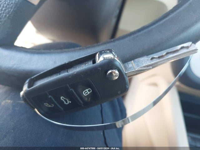 44747998 :رقم المزاد ، WVWBW7AH5CV015332 vin ، 2012 Volkswagen Eos Komfort مزاد بيع