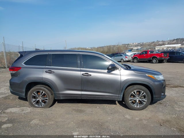 Toyota Highlander Le Plus 2018 5TDZZRFH5JS280091 Image 13