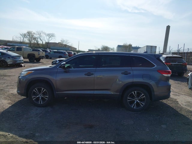 Toyota Highlander Le Plus 2018 5TDZZRFH5JS280091 Image 14