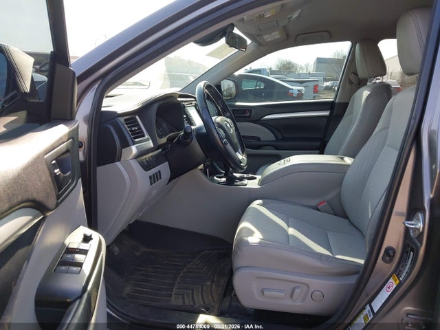 Toyota Highlander Le Plus 2018 5TDZZRFH5JS280091 Image 18