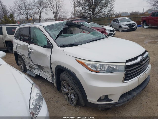 Продаж на аукціоні авто 2015 Toyota Highlander Xle V6, vin: 5TDJKRFH3FS109378, номер лоту: 44748014