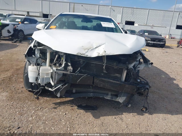 44748076 :رقم المزاد ، 4T1BF1FK1HU620300 vin ، 2017 Toyota Camry Le مزاد بيع