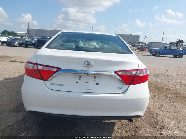 44748076 :رقم المزاد ، 4T1BF1FK1HU620300 vin ، 2017 Toyota Camry Le مزاد بيع