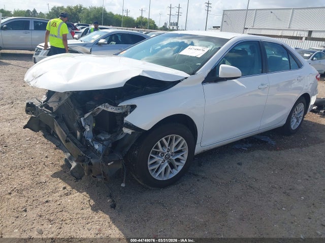 44748076 :رقم المزاد ، 4T1BF1FK1HU620300 vin ، 2017 Toyota Camry Le مزاد بيع