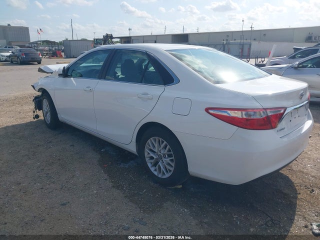 44748076 :رقم المزاد ، 4T1BF1FK1HU620300 vin ، 2017 Toyota Camry Le مزاد بيع