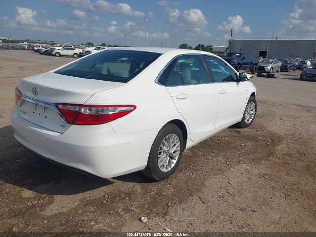 44748076 :رقم المزاد ، 4T1BF1FK1HU620300 vin ، 2017 Toyota Camry Le مزاد بيع
