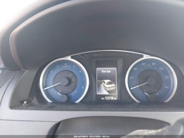44748076 :رقم المزاد ، 4T1BF1FK1HU620300 vin ، 2017 Toyota Camry Le مزاد بيع