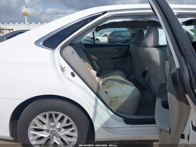 44748076 :رقم المزاد ، 4T1BF1FK1HU620300 vin ، 2017 Toyota Camry Le مزاد بيع