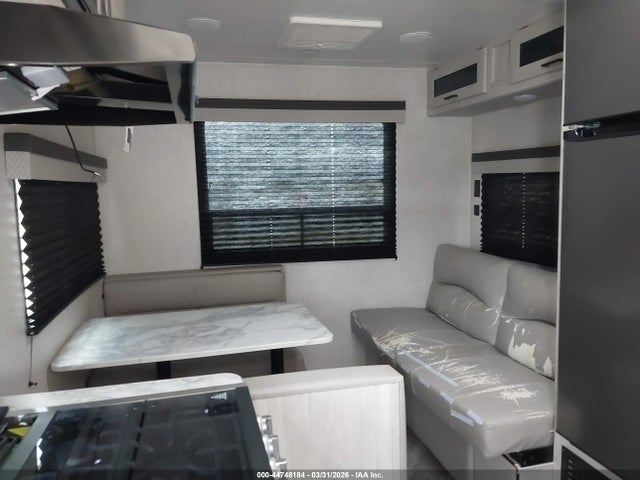 5ZT2DEJB2N9008595 Forest River Della Terra M-200rd