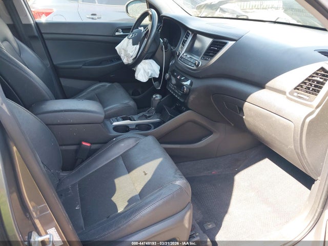 Продажа на аукционе авто 2017 Hyundai Tucson Se Plus, vin: KM8J3CA40HU548269, номер лота: 44748193