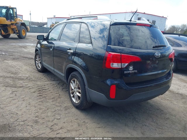 2015 KIA SORENTO 5XYKT4A73FG576994 Photo 2