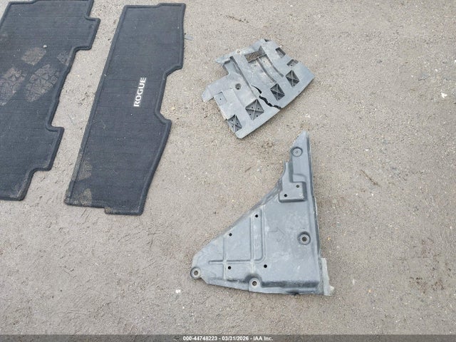 KNMAT2MV2FP538633 Nissan ROGUE SV