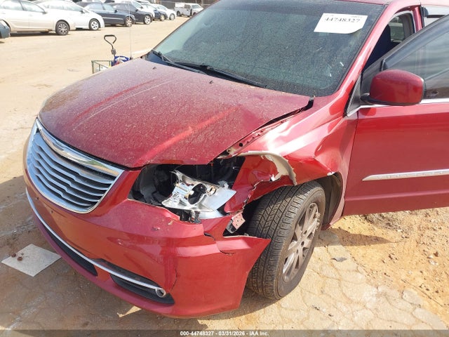 2015 Chrysler Town & Country Touring მანქანა იყიდება აუქციონზე, vin: 2C4RC1BG5FR628326, აუქციონის ნომერი: 44748327