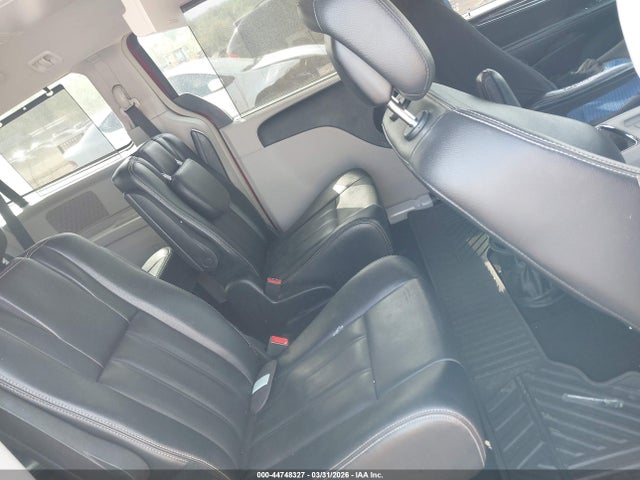 2015 Chrysler Town & Country Touring მანქანა იყიდება აუქციონზე, vin: 2C4RC1BG5FR628326, აუქციონის ნომერი: 44748327