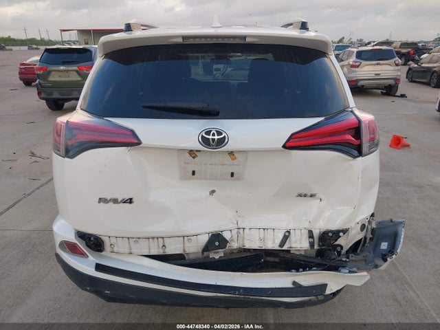 Toyota Rav4 Xle 2018 JTMWFREV9JJ744693 Image 16