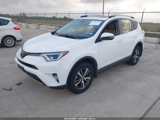 Toyota Rav4 Xle 2018 JTMWFREV9JJ744693 Image 2