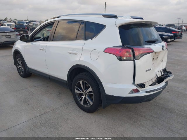 Toyota Rav4 Xle 2018 JTMWFREV9JJ744693 Image 3