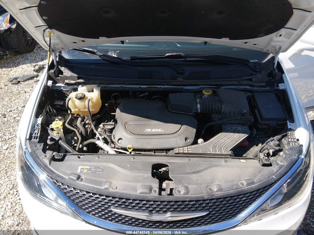 2018 Chrysler Pacifica Touring L მანქანა იყიდება აუქციონზე, vin: 2C4RC1BG1JR193068, აუქციონის ნომერი: 44748349