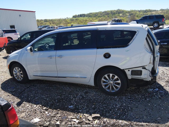 2018 Chrysler Pacifica Touring L მანქანა იყიდება აუქციონზე, vin: 2C4RC1BG1JR193068, აუქციონის ნომერი: 44748349