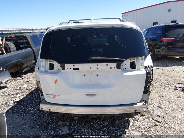 2018 Chrysler Pacifica Touring L მანქანა იყიდება აუქციონზე, vin: 2C4RC1BG1JR193068, აუქციონის ნომერი: 44748349