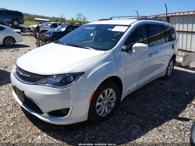 2018 Chrysler Pacifica Touring L მანქანა იყიდება აუქციონზე, vin: 2C4RC1BG1JR193068, აუქციონის ნომერი: 44748349