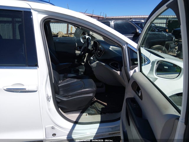 2018 Chrysler Pacifica Touring L მანქანა იყიდება აუქციონზე, vin: 2C4RC1BG1JR193068, აუქციონის ნომერი: 44748349