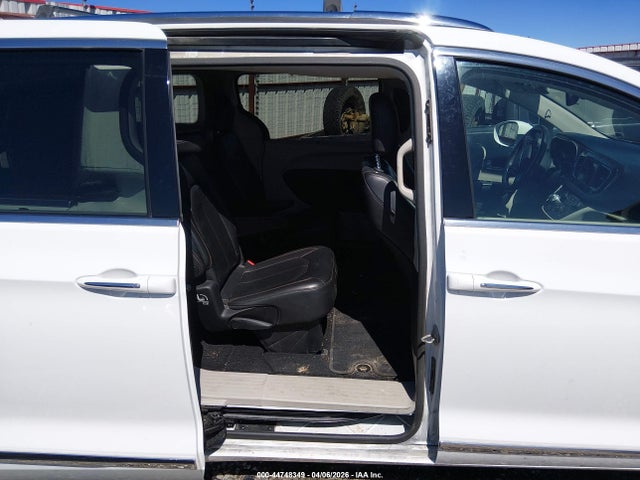 2018 Chrysler Pacifica Touring L მანქანა იყიდება აუქციონზე, vin: 2C4RC1BG1JR193068, აუქციონის ნომერი: 44748349