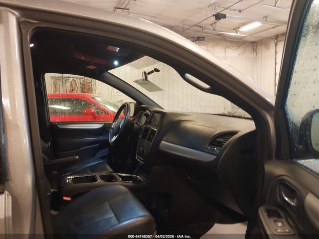 Продажа на аукционе авто 2016 Dodge Grand Caravan R/t, vin: 2C4RDGEG1GR242872, номер лота: 44748357