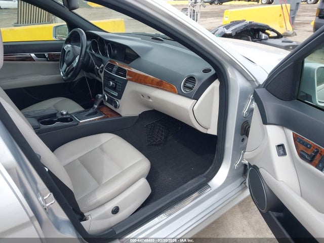 Продажа на аукционе авто 2012 Mercedes-benz C 350 Sport, vin: WDDGF5HB2CR204790, номер лота: 44748480