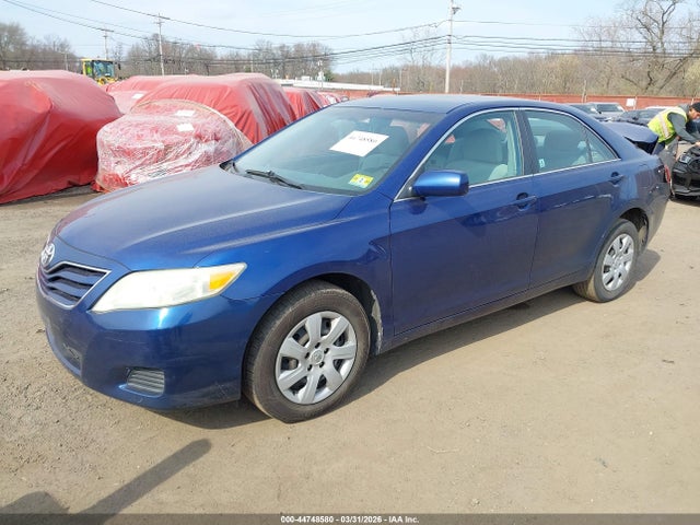 44748580 :رقم المزاد ، 4T4BF3EK1AR051361 vin ، 2010 Toyota Camry Le مزاد بيع