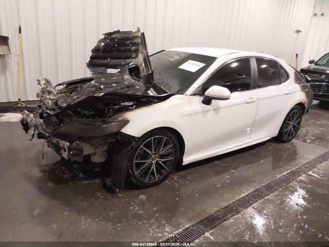 44748608 :رقم المزاد ، 4T1G11AKXMU406573 vin ، 2021 Toyota Camry Se مزاد بيع