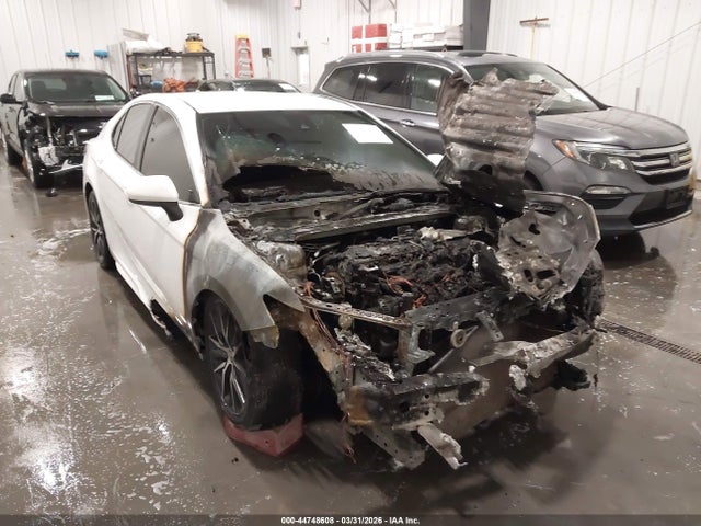 44748608 :رقم المزاد ، 4T1G11AKXMU406573 vin ، 2021 Toyota Camry Se مزاد بيع