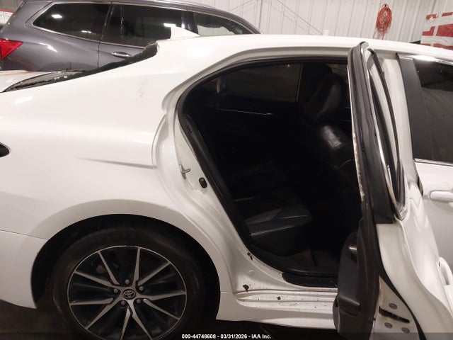 44748608 :رقم المزاد ، 4T1G11AKXMU406573 vin ، 2021 Toyota Camry Se مزاد بيع