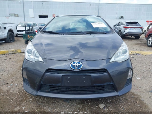 44748926 :رقم المزاد ، JTDKDTB36D1557517 vin ، 2013 Toyota Prius C Two مزاد بيع