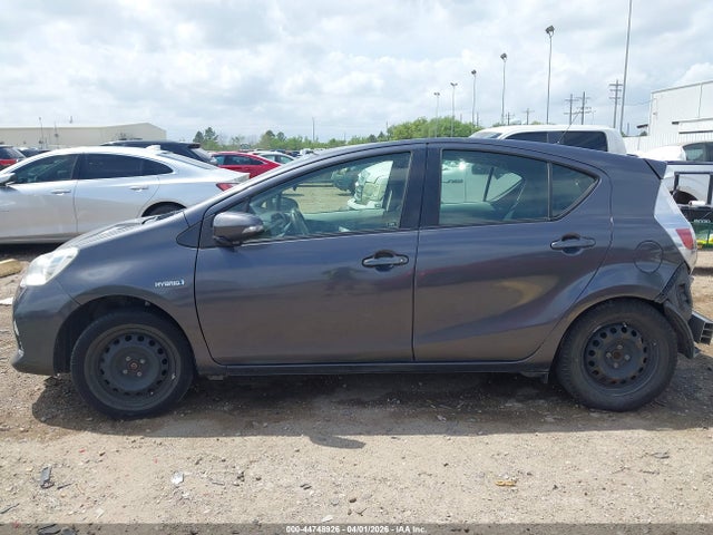 44748926 :رقم المزاد ، JTDKDTB36D1557517 vin ، 2013 Toyota Prius C Two مزاد بيع