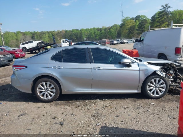 Aukcja sprzedaży 2018 Toyota Camry Le, vin: 4T1B11HK1JU122664, numer aukcji: 44748958