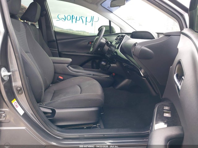 JTDKBRFU9G3527268 Toyota Prius Two