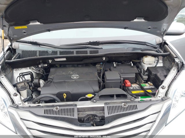 2014 Toyota Sienna Xle V6 8 Passenger მანქანა იყიდება აუქციონზე, vin: 5TDYK3DC0ES446513, აუქციონის ნომერი: 44749183